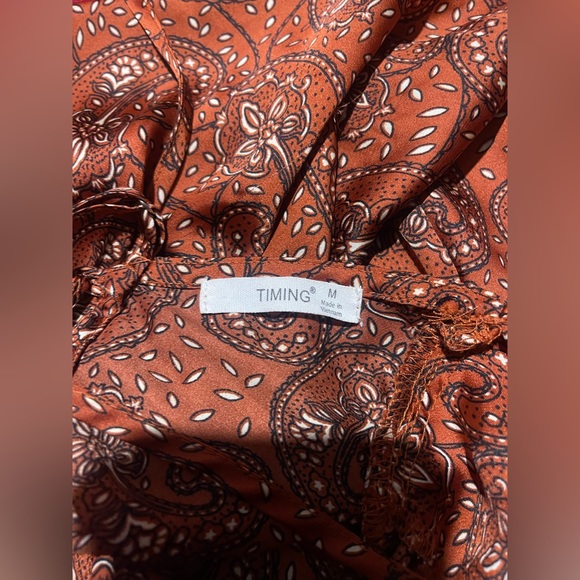 Beautiful midi split thigh satin dress - Picture 5 of 6